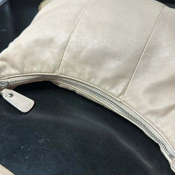 Coach Kristin Leather Hobo Shoulder Bag Purse Champagne Soft Leather !!AS IS!! - Picture 8 of 15